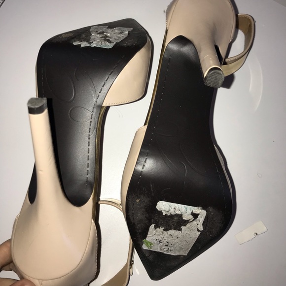 Fergie Palace ankle strap pump in “portrait” - Picture 5 of 8